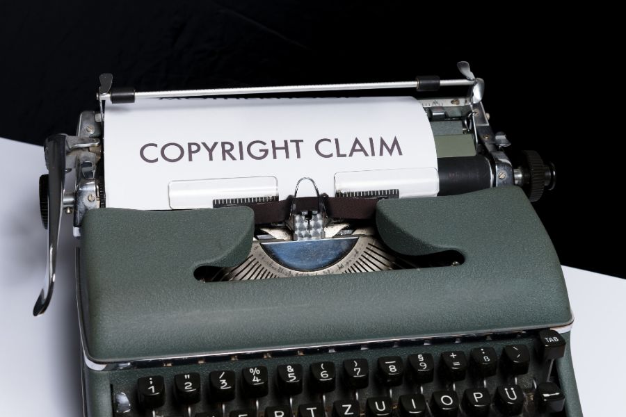 Rivendicazione del copyright scritta su carta con macchina da scrivere